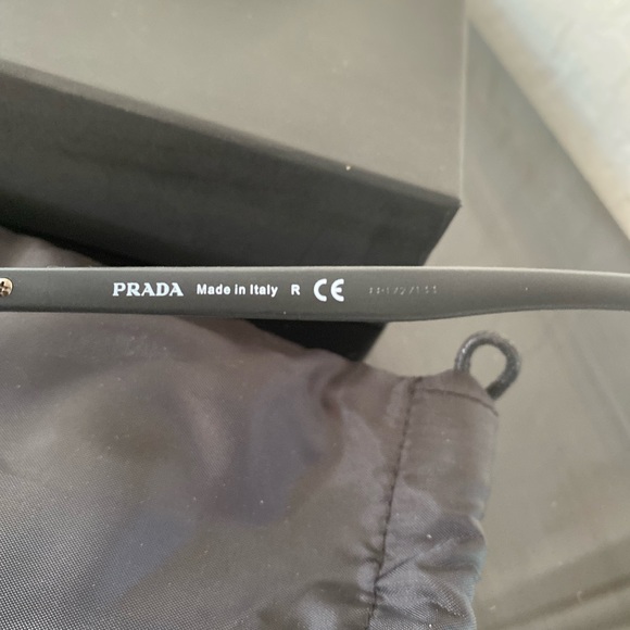 Prada sunglasses with the glasses bag and box - Picture 5 of 8